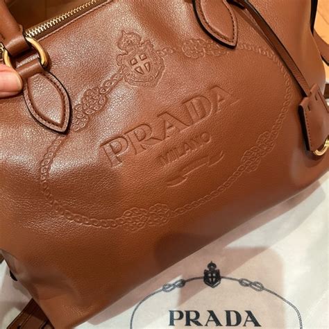 prada borsa a mano glace calf suede nero rosso|PRADA Glace Calf Suede Mini Twin Pocket Tote Talco Rosso .